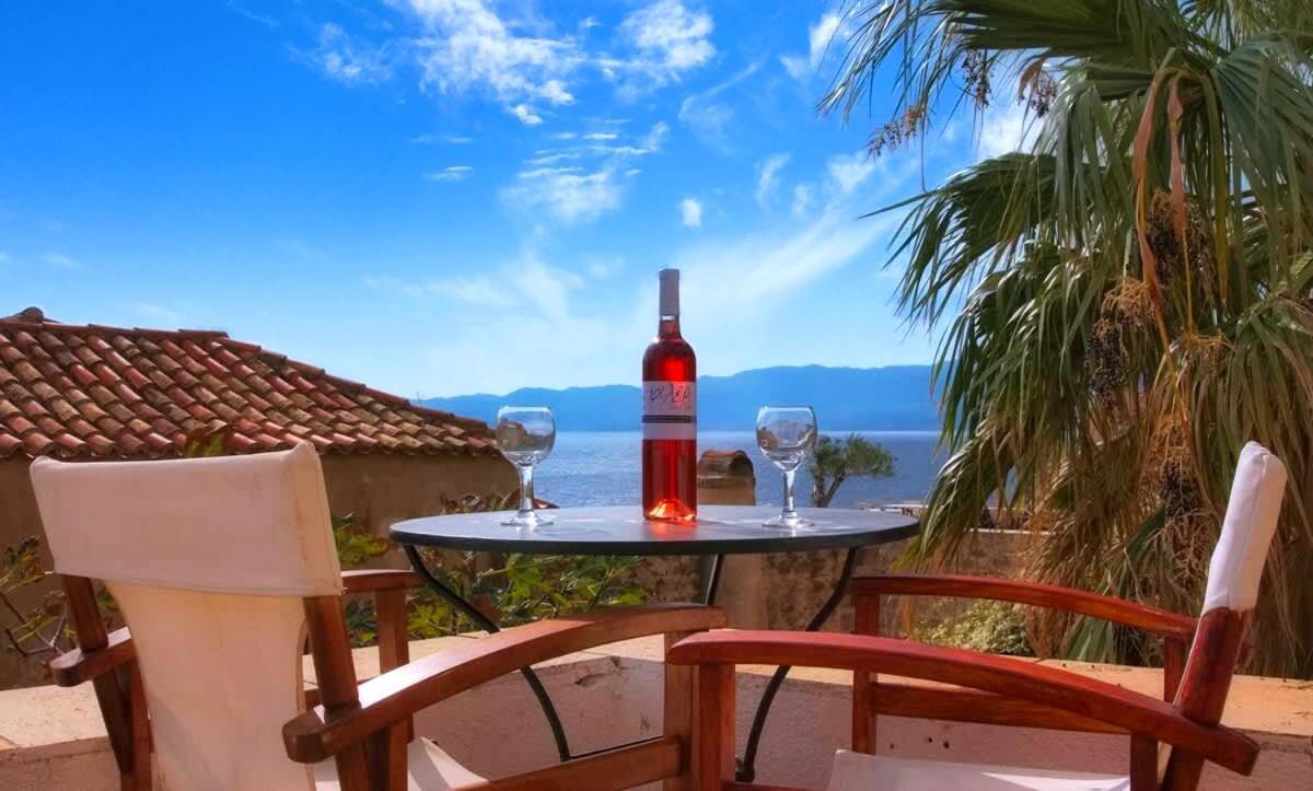 Menexes Suites Monemvasía Dış mekan fotoğraf